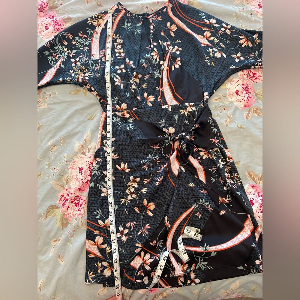Maggy London Faux Wrap Dress Size 6 - Navy Flame Print Keyhole Detail - Picture 11 of 11